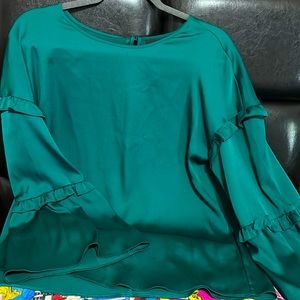 Worthington Blouse - Great for any occasion